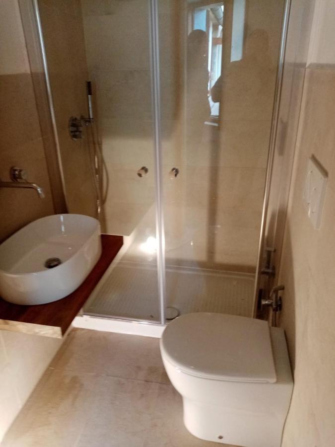 Casa Vacanze A Pochi Passi Dal Mare La Maddalena  Eksteriør billede